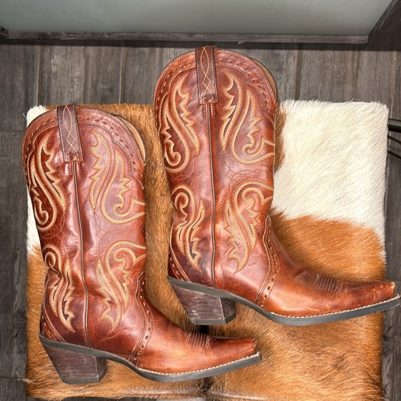 Ariat 6.5 cognac color women’s western boots - Picture 8 of 9
